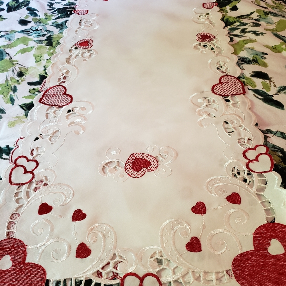 NWOT Crisp White Table Runner